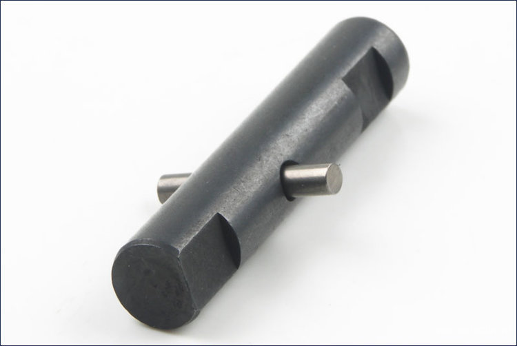 Стальной вал ведомой звёздочки цепного редуктора (Sprocket Shaft (MAD FORCE KRUISER)) артикул MA071